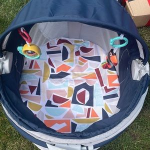 Fisher-Price On-the-Go Baby Dome Portable Bassinet & Play Space with 2 Toys